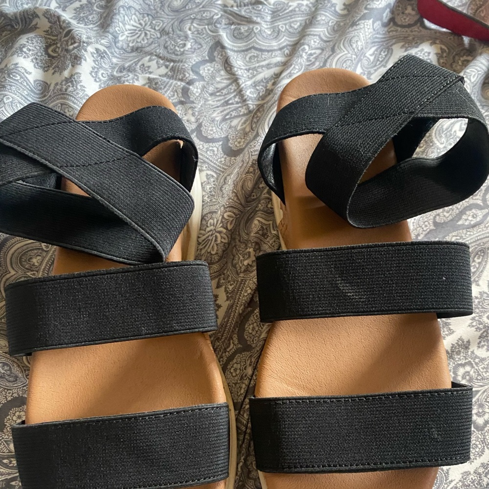 Cushionaire sandals size 81/2